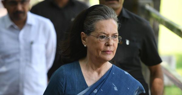 Sonia  Gandhi Offers To Quit Congress Leadership, Party Chooses Her To Lead Again
