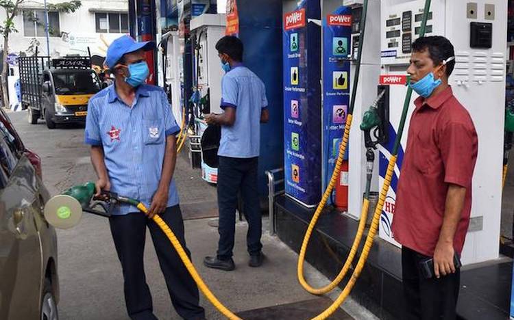 Delhi Government Reduces VAT On Petrol, Prices Down By ₹8/liter