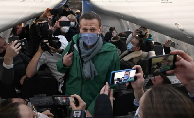 Kremlin Critic Alexei Navalny, Who Was Poisoned, Detained After Russia Return