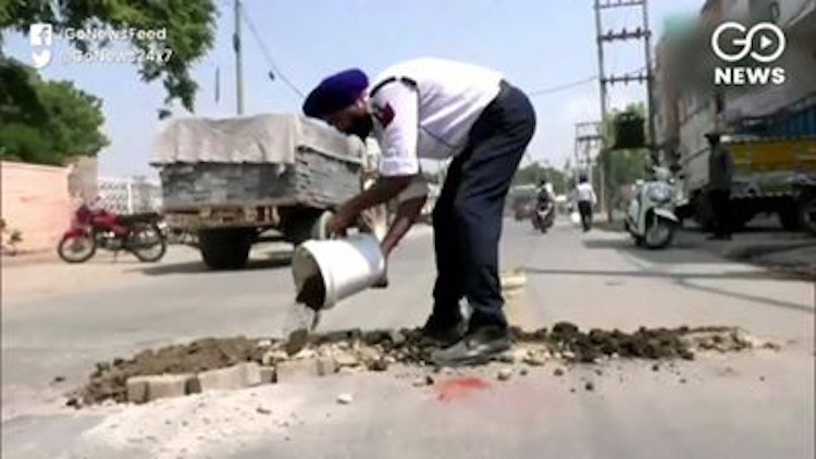 Punjab Traffic Policeman Earns Praise For Filling 