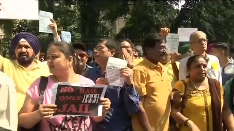 PMC Bank Customers Protest Outside Mumbai Court