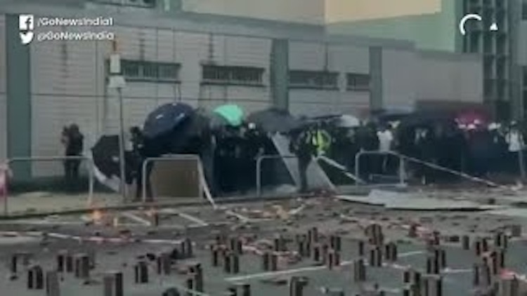 Hong Kong Police Surrounds Varsity Campus, Violenc