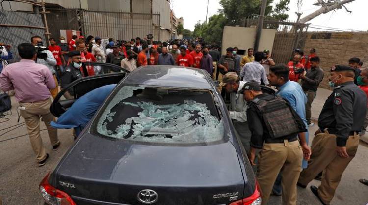 Attack on Pakistani stock exchange, six killed