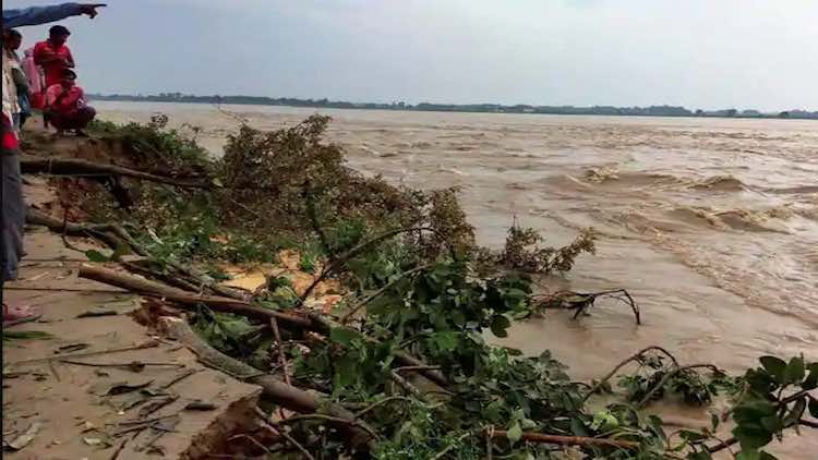 Flood Threat Looms As Rivers In Spate In Bihar & A