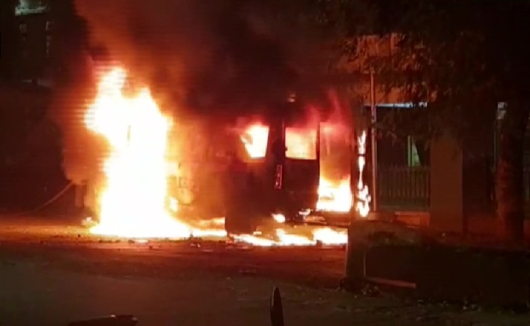 Flare up in Karnataka, ambulance burnt, doctors pr