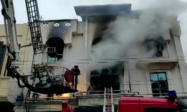Continuation of fire in Delhi, 1 killed due to fir