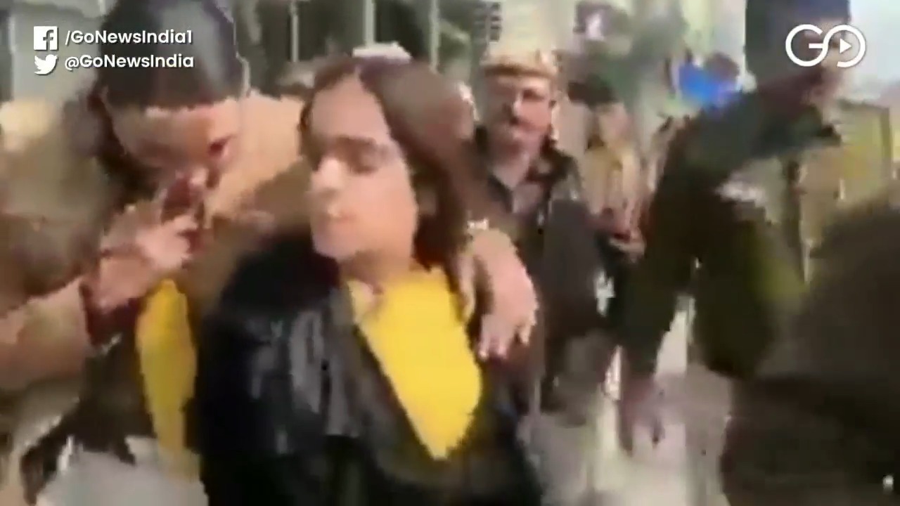 Burqa-Clad Woman Infiltrates Shaheen Bagh Protest 