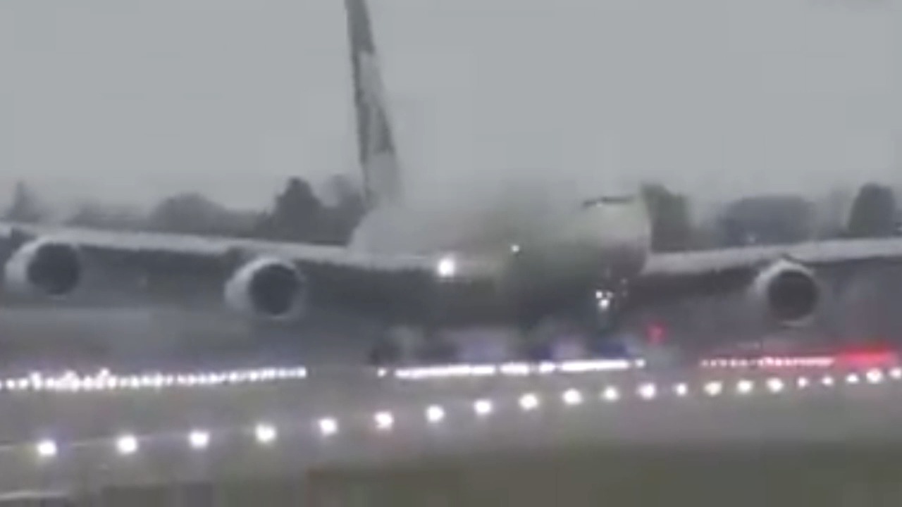 Watch: Heathrow Heroes Pull Off Amazing A380 Landi