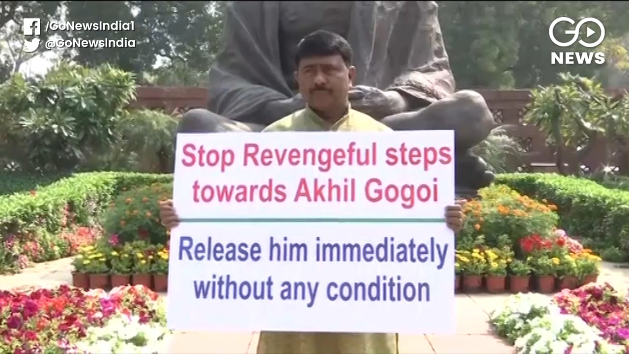 Congress MP Protests At Parliament Over Akhil Gogo