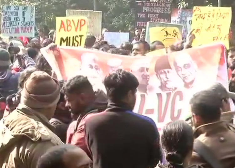 LIVE: JNU students protest against fee hike