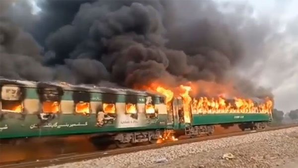 Karachi-Rawalpindi Tejgam Express caught fire in P