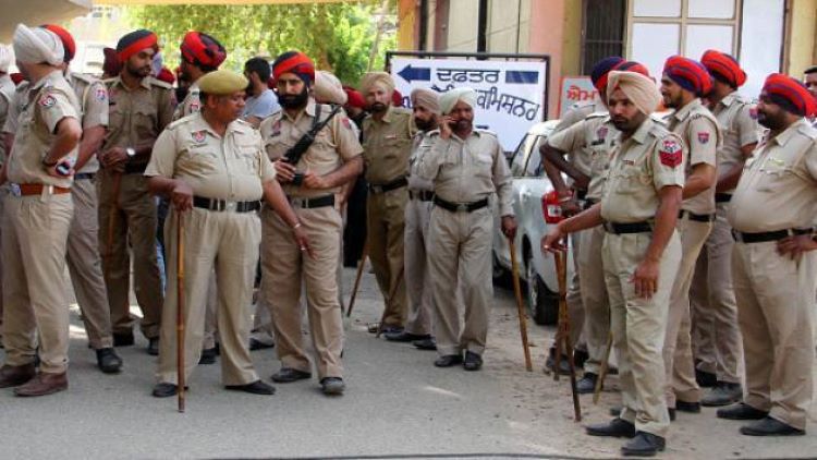 Punjab Cop’s Hand Chopped Off By ‘Nihang Sikhs’ De