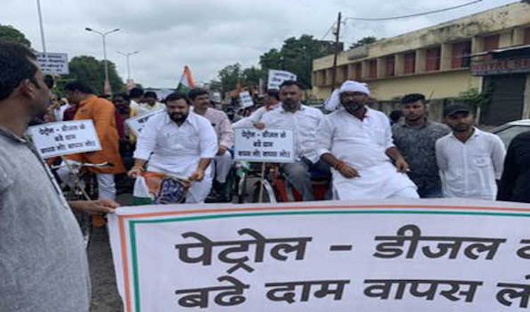CONGRESS PROTESTS FUEL PRICE INCREASE IN UP