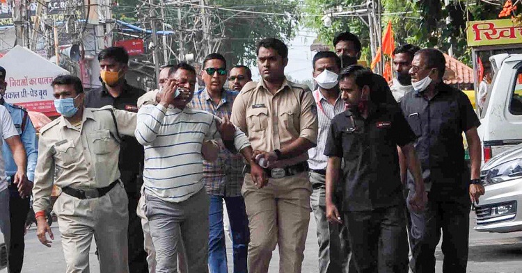 Just before reaching court, UP police encounters G